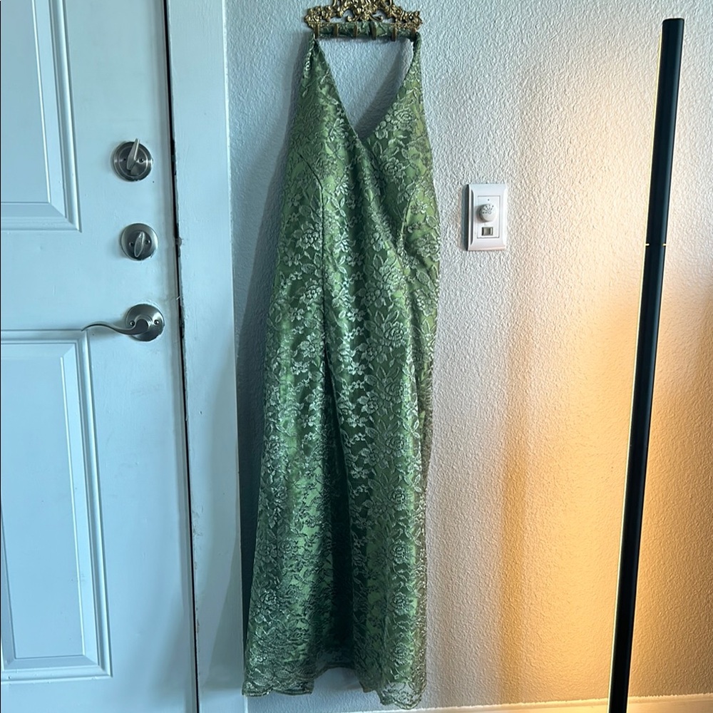 Elegant Green Lace Halter Dress